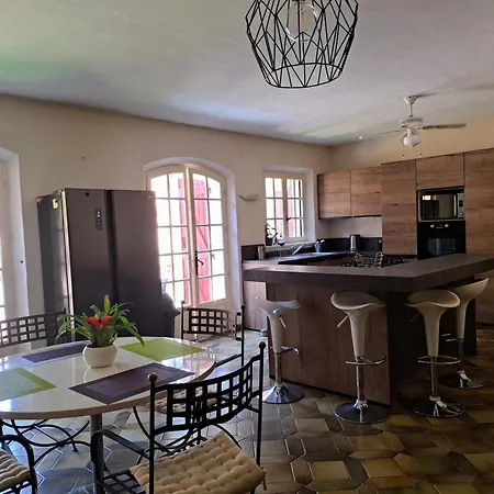 Prázdninový dům Provencale Avec Piscine Au Calme *
